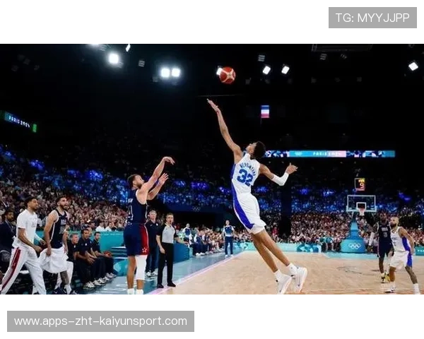 库里赛场边被要求跳舞，他的答应让全场笑翻