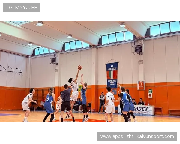 球队在篮板球对抗中取得优势成为比赛胜负关键，篮球队员与篮板形成什么样的角度